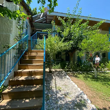 Konukevi Mila 3*